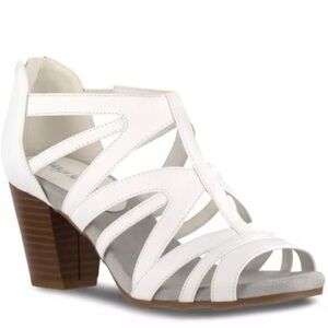 Easy Street Amaze Strappy Block Heel Sandals Back Zip White 7.5 Wide NEW